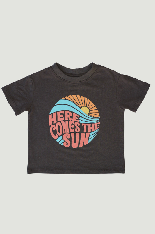 Here Comes The Sun Premium Graphic Tee - Blossom & Lily